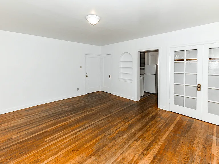 740 E Broadway #B-102 — Photo 3