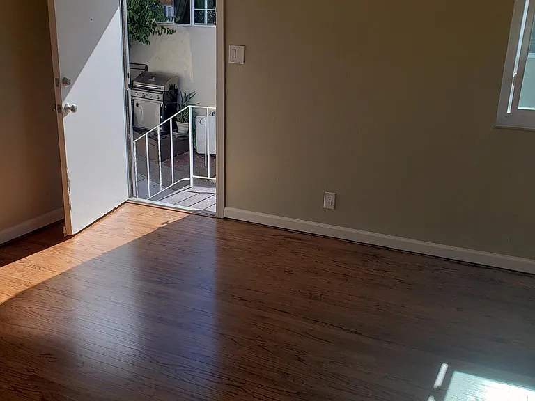 7942 Ney Ave — Photo 3