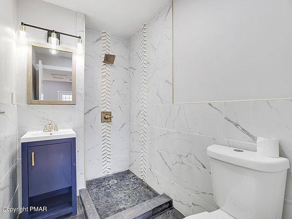 2nd image of 318 Main St APT 3