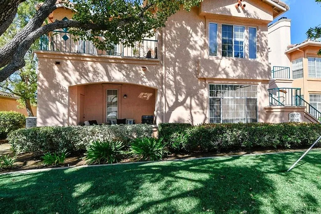 2 bed, 1140 sqft, $3,290 — Photo 2