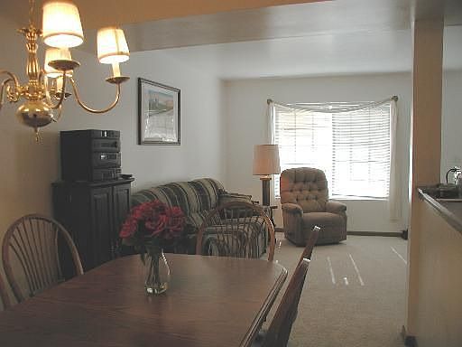 3rd image of 504 E Victoria Cir