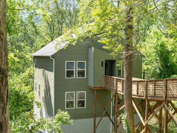 1393 Willow Lake Dr, Charlottesville, VA 22902