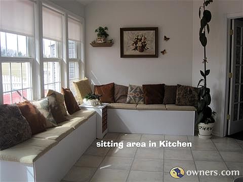 Kitchen sitting area
