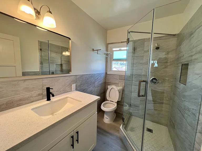 643 W Riggin St #1/2 — Photo 3