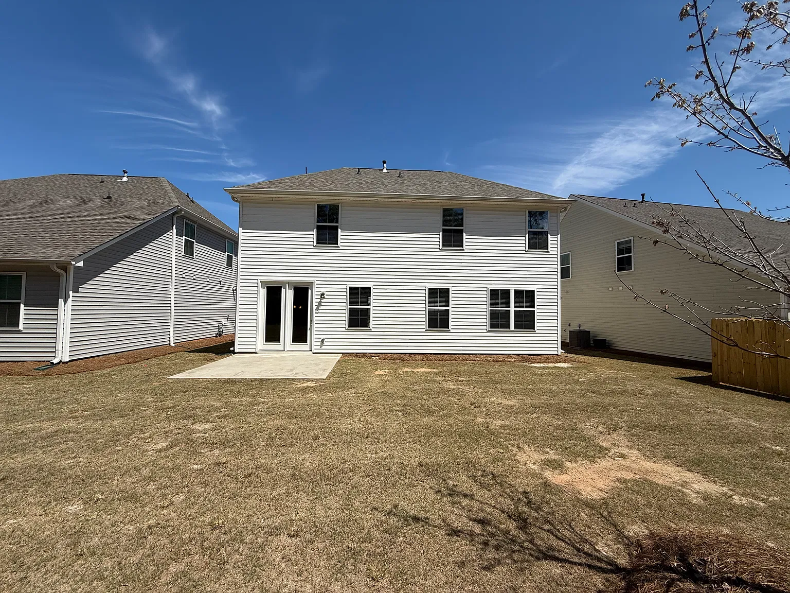 5 bed, 2586 sqft, $2,595 — Photo 2