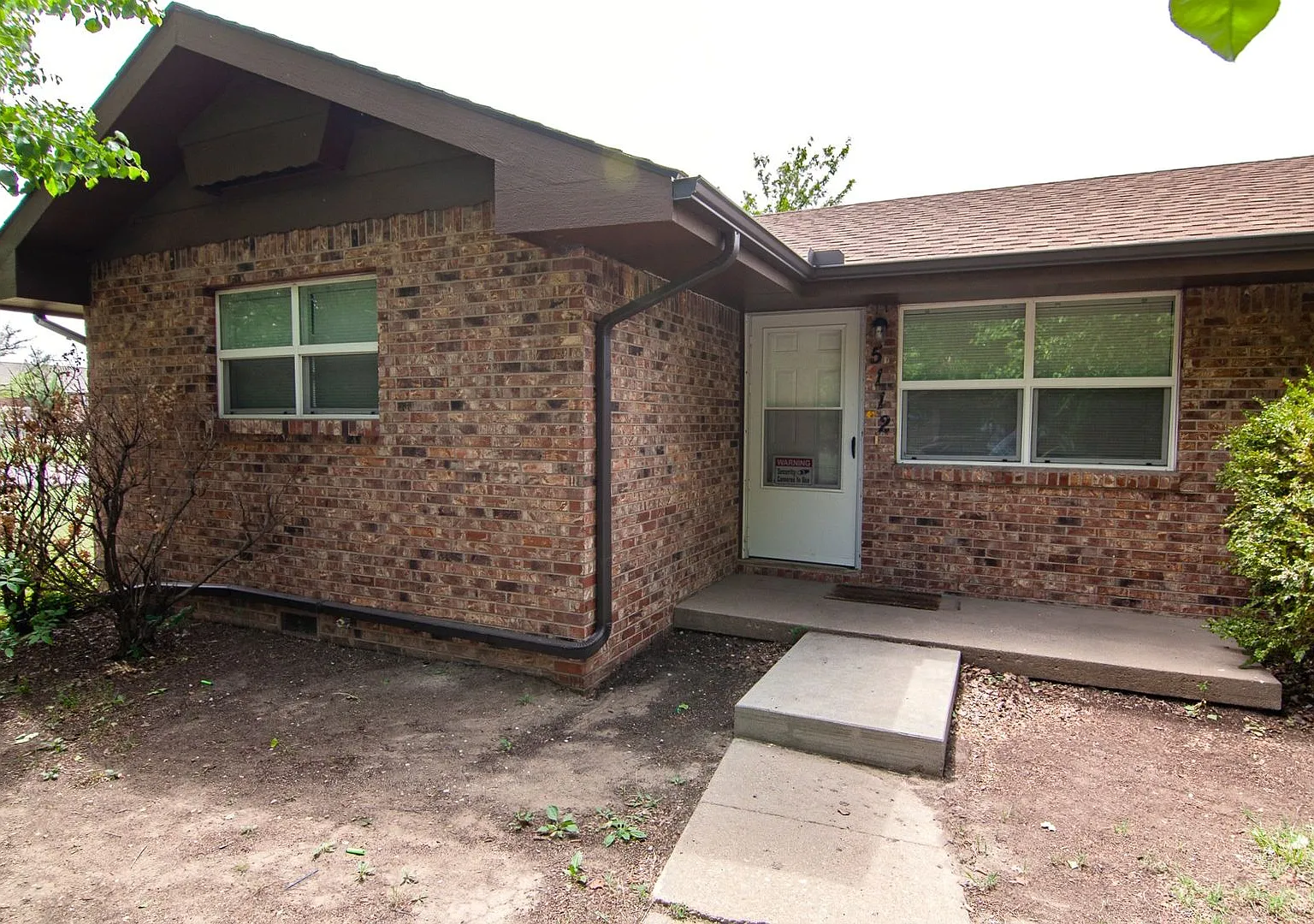 Pet-Friendly 2BR Duplex with Lawn Care Included — Photo 1