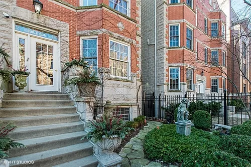 623 W Briar Pl #1 Photo 1