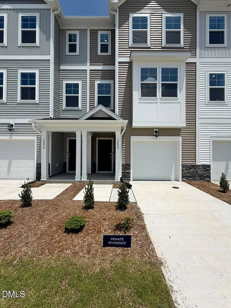 3 bed, 3.5 bath, $2,195 — Photo 3