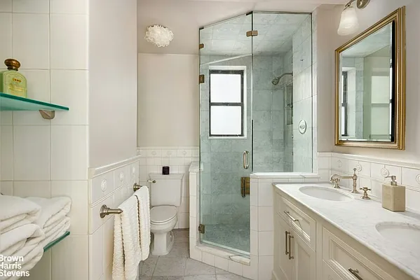 Bathroom, photo 1