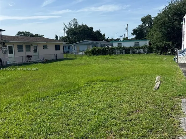 2990 NW 48th St, Miami, FL 33142