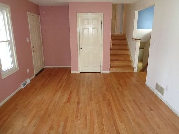 2nd image of 2411 Parklake Dr