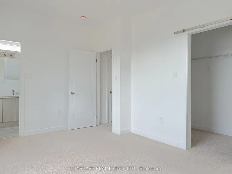 416 Dundas St S #13 — Photo 11