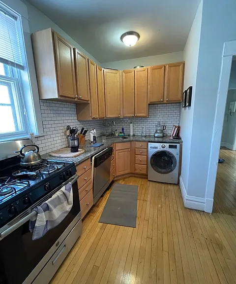 1441 W Berteau Ave #3R — Photo 6