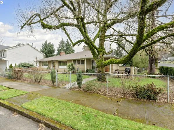 1608 Jackson St, Oregon City, OR 97045