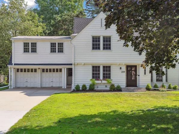 209 Ashley Rd, Hopkins, MN 55343