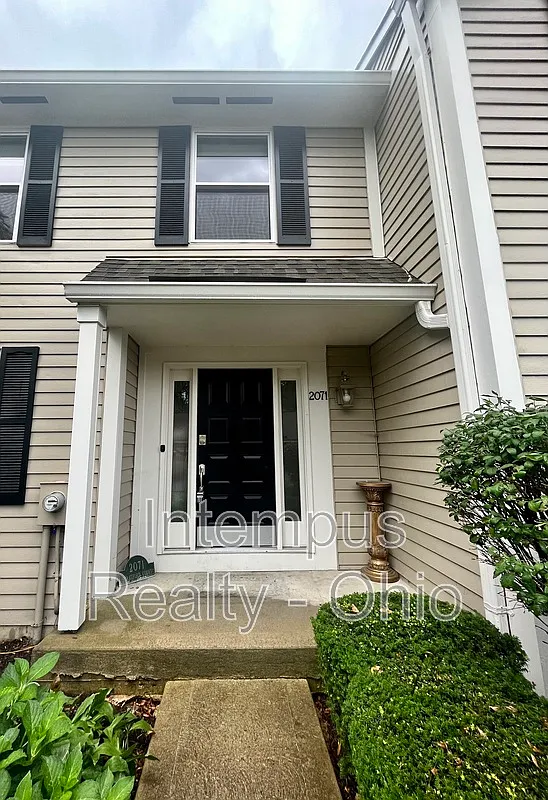 Building Photo - 2071 Stratford Ct