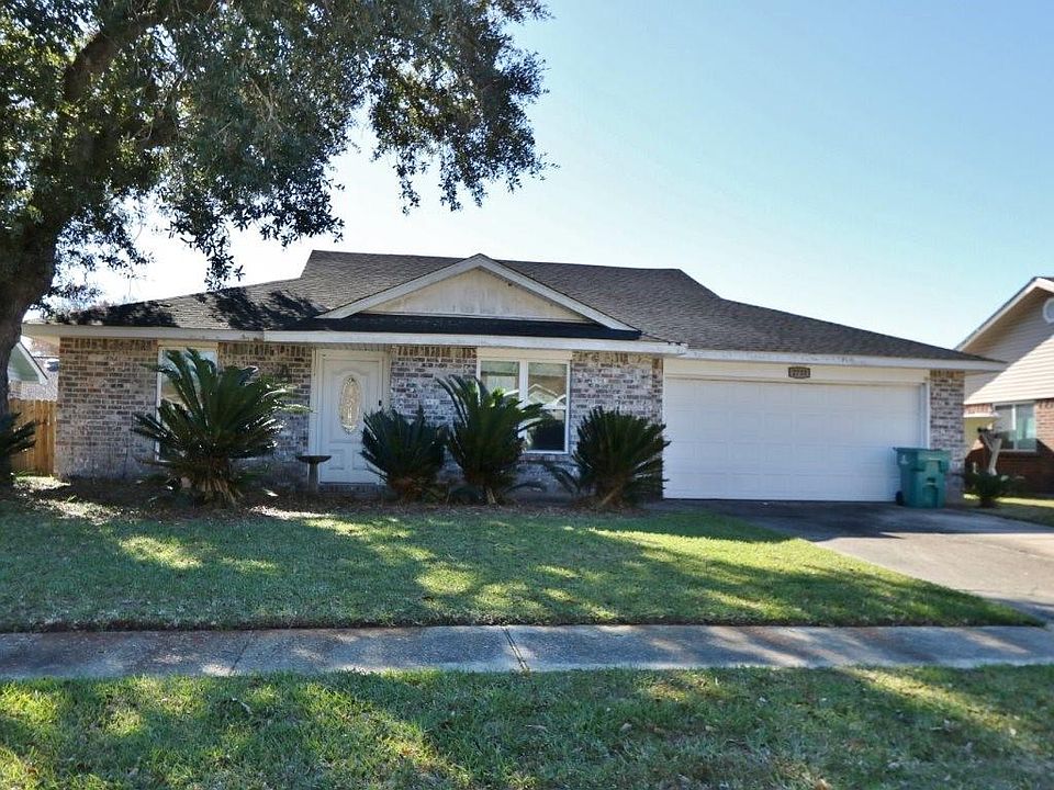 1st image of 2733 Oak Leaf Dr