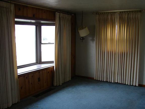 3rd image of 3216 Raymond Dr