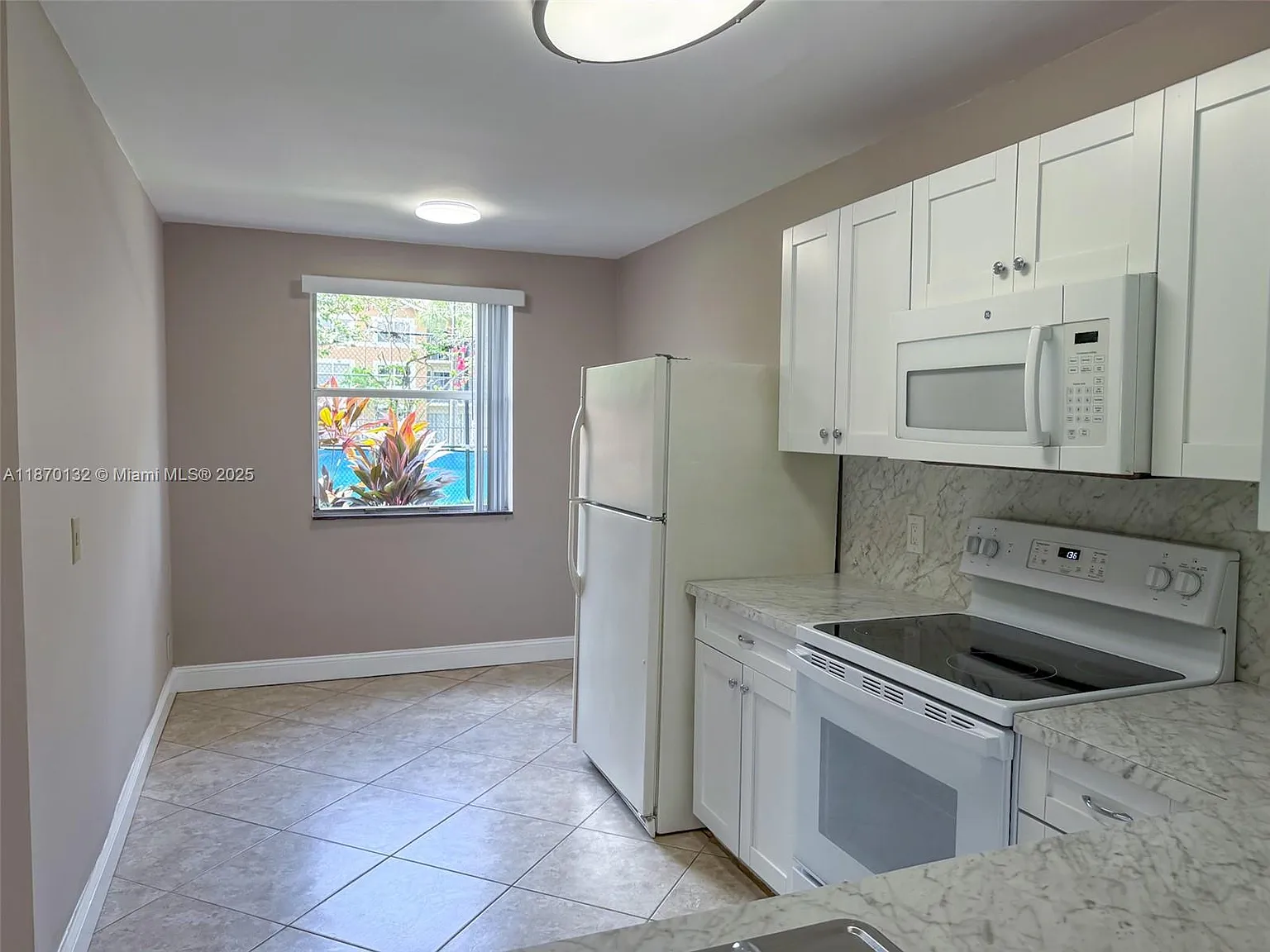 3 bed, 1166 sqft, $2,460 — Photo 2
