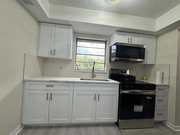 4443 W Humphrey St, Tampa, FL 33614