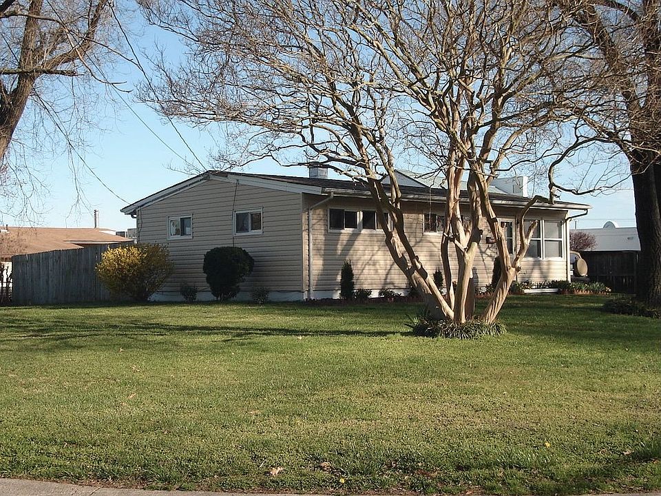 2nd image of 724 Hilltop Rd