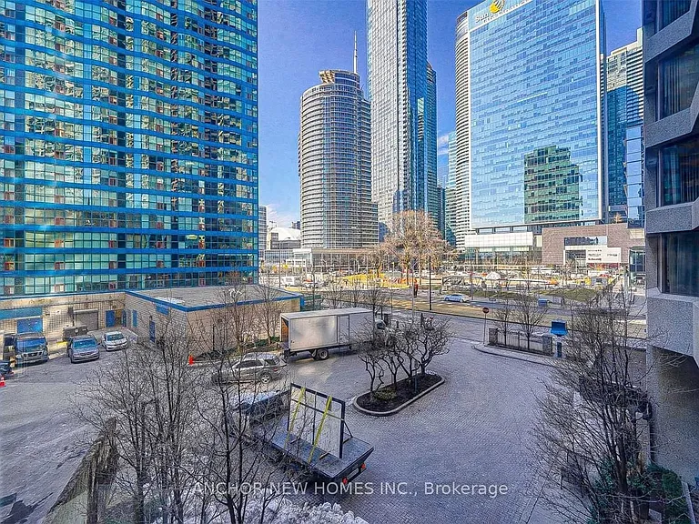 55 Harbour Sq #312 — Photo 6