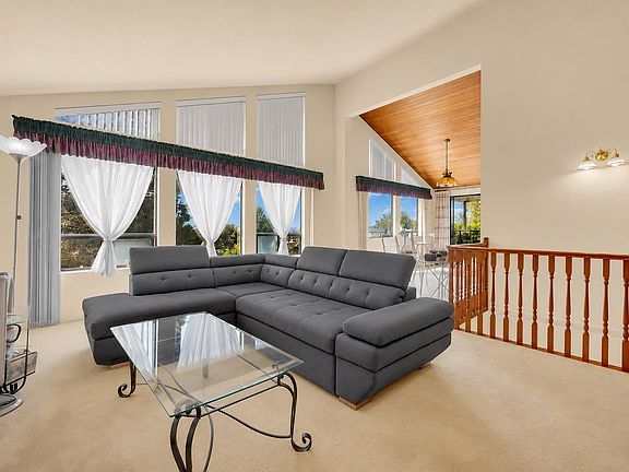 3rd image of 415 Goyer Ct