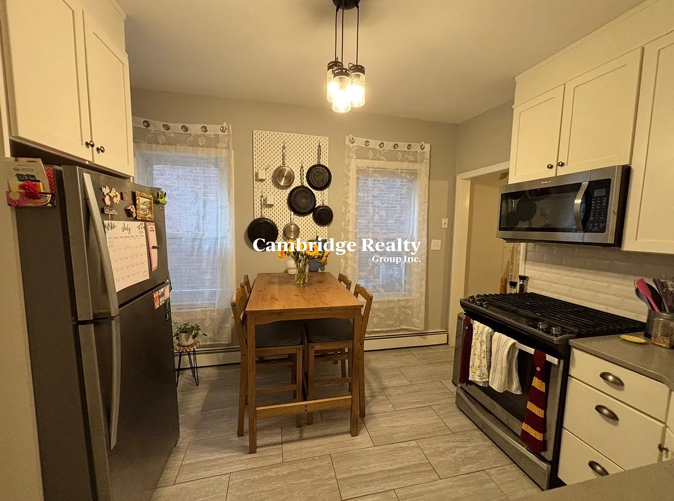 2 bed, 1.0 bath, 860 sqft, $3,400 — Photo 3