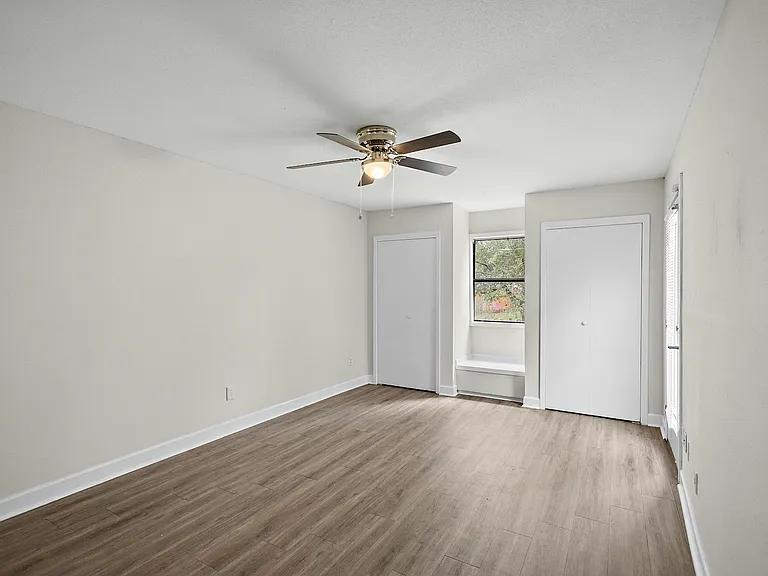 1013 Windrose Dr — Photo 10
