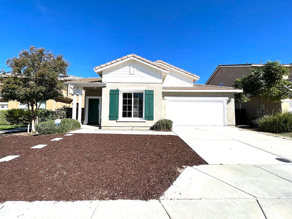 1st image of 863 Melville Ave
