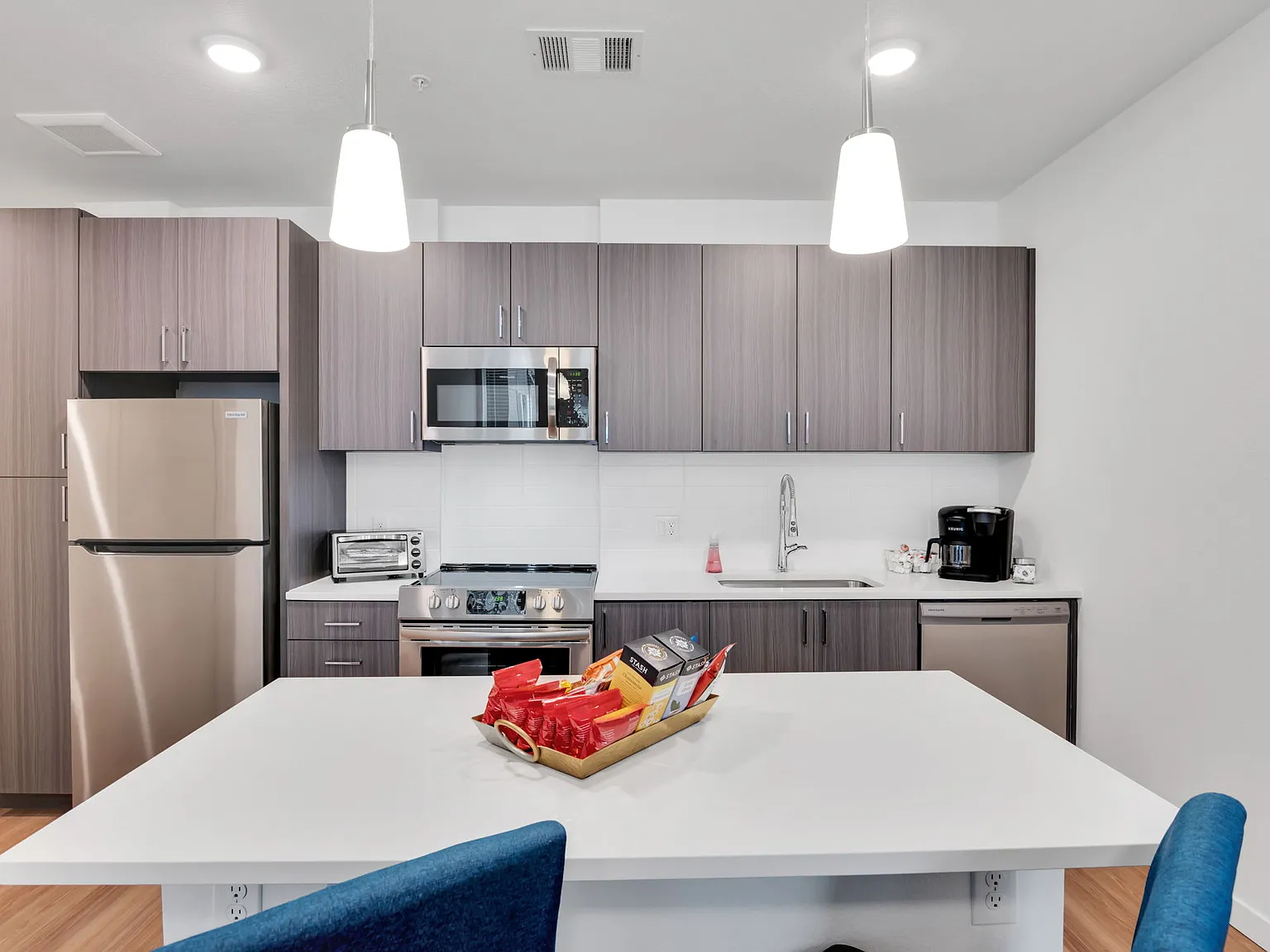 1 bed, 680 sqft, $3,870 — Photo 4