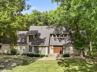 483 Roxbury Rd, Valparaiso, IN 46385