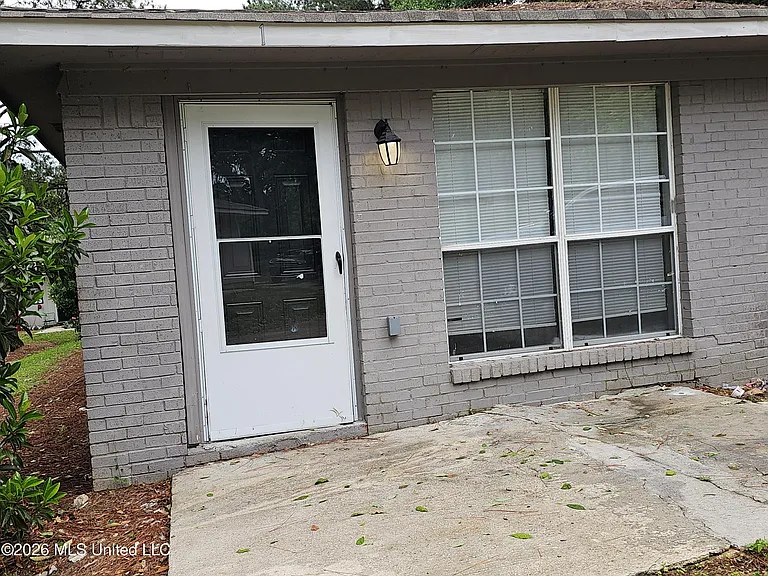 227 Lawrence Rd — Photo 1