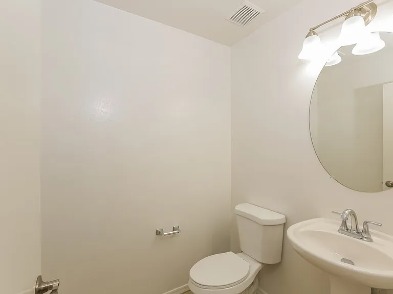 7218 S 39th Dr — Photo 16