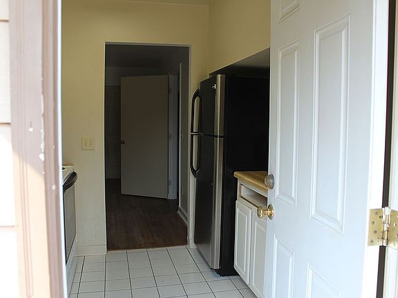 3rd image of 811 E 56th Ave