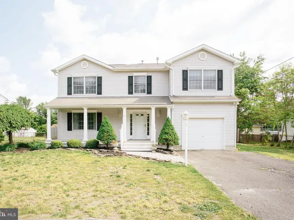 305 Cherokee Dr, Browns Mills, NJ 08015
