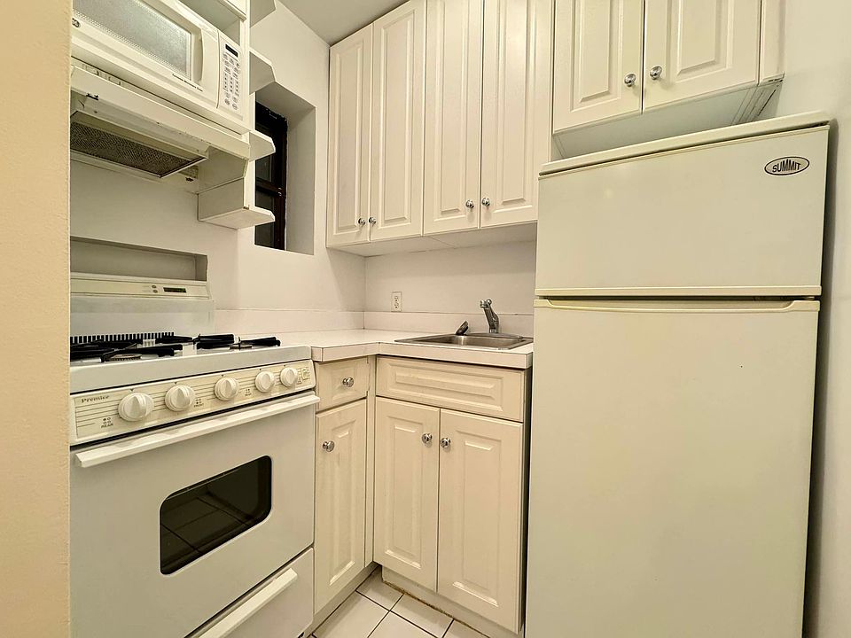 2nd image of 523 E 85th St APT 1A