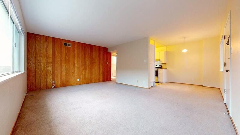 1st image of 446 Warren Dr #4