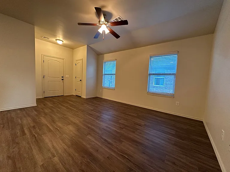 412 Chalk Hill Ct — Photo 11