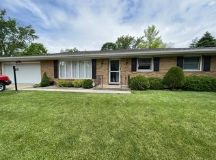 320 Garfield Dr, Bloomington, IL