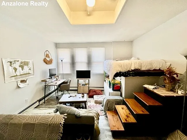 1 bed, 350 sqft, $2,300 — Photo 4