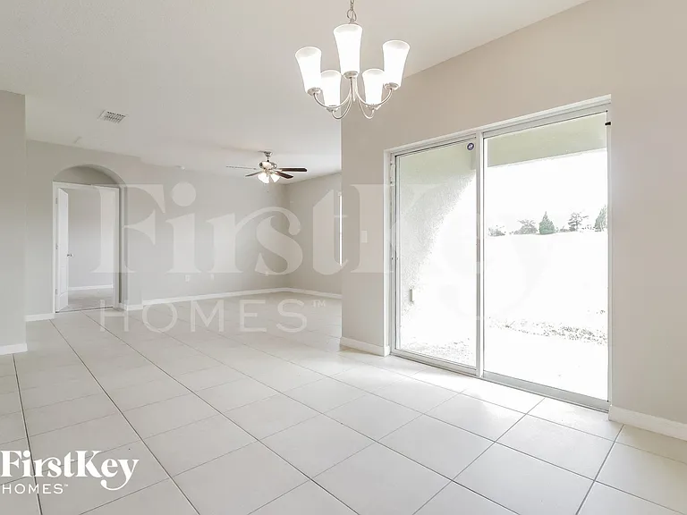 325 Aberdeen Dr — Photo 3