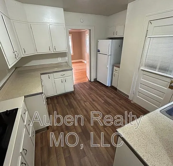 5446 Charlotte St #1F — Photo 11