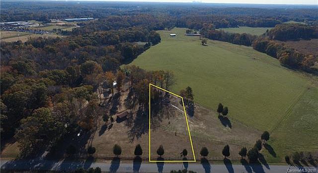 2nd image of 6050 Stephens Rd #2