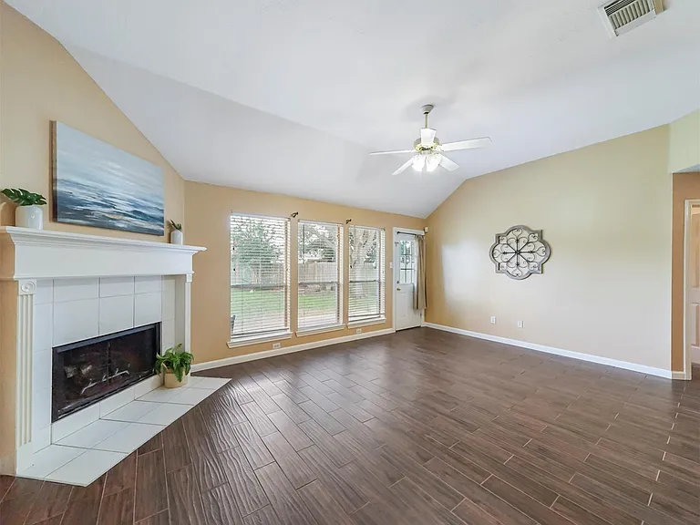 5219 Bay Pines Dr — Photo 8