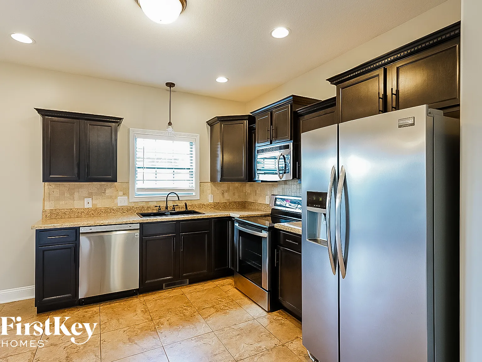 4 bed, 3.5 bath, 2260 sqft, $2,160 — Photo 3