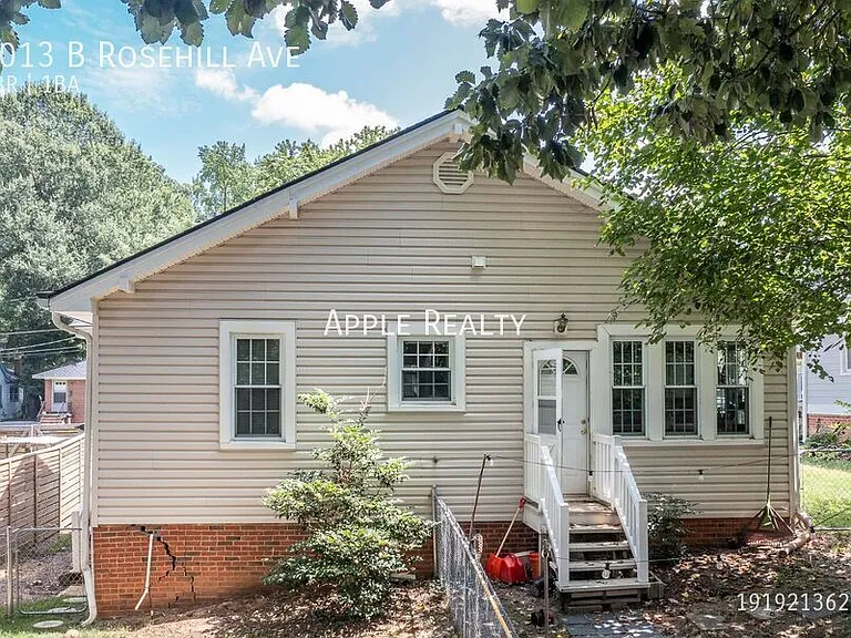 1013B Rosehill Ave — Photo 9