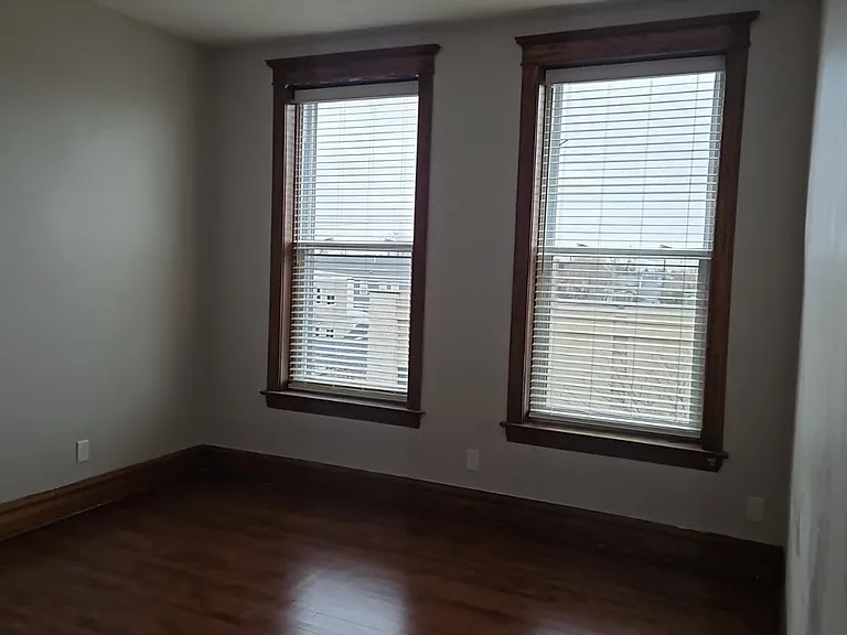 2500 S Millard Ave — Photo 10