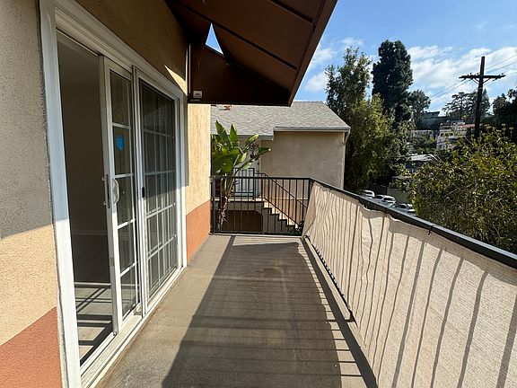 4th image of 6431 Primrose Ave #11
