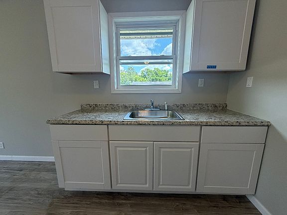 4th image of 5004 Prescott Ave #2